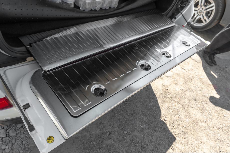 Toyota Land Cruiser 200 2007–2021 Sats bagageutrymmesinsatser (rostfritt stål) Image