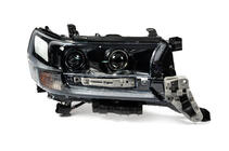 Toyota Land Cruiser 200 2007–2021 Höger framlykta 2016+ (Executive) foto 1