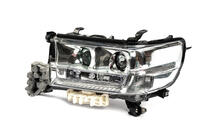 Toyota Land Cruiser 200 2007–2021 Vänster strålkastare fram 2016+ (Original) foto 2
