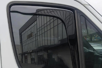 Mercedes Sprinter W906 2006–2018 Vindavvisare fönster, insticksmodell Niken Luxury (2 st) foto 1