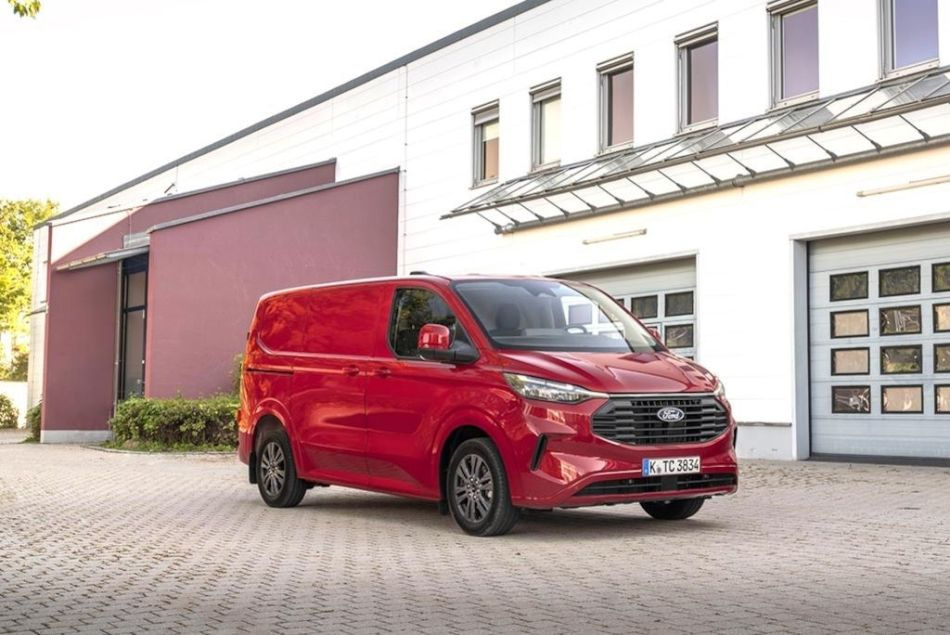Ford Transit Custom II generationen: en pålitlig hjälp för företaget