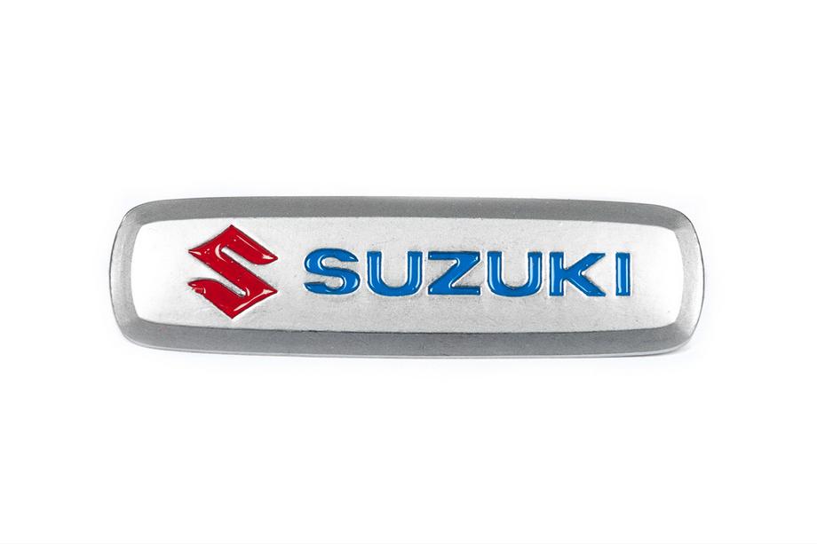Suzuki Aluminiumemblem för bilmattor (1 st) Image