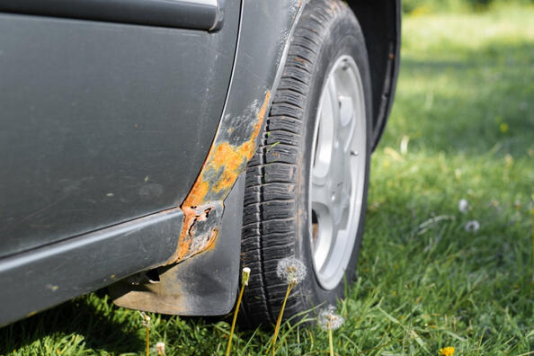 Varför uppstår rost på bilen?
