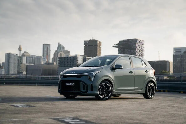 KIA Picanto: test av den uppdaterade stads-hatchbacken