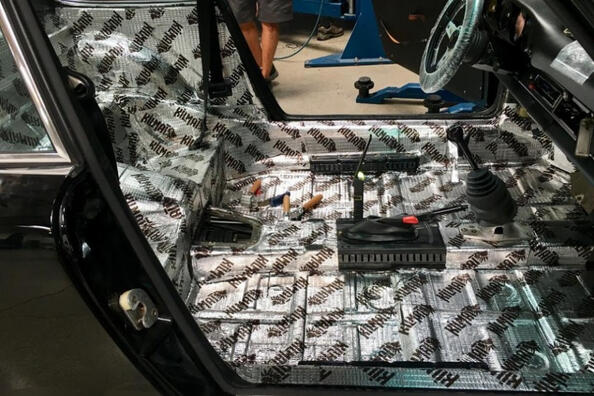 Ljudisolering i bilen: Vad beror effektiviteten på?