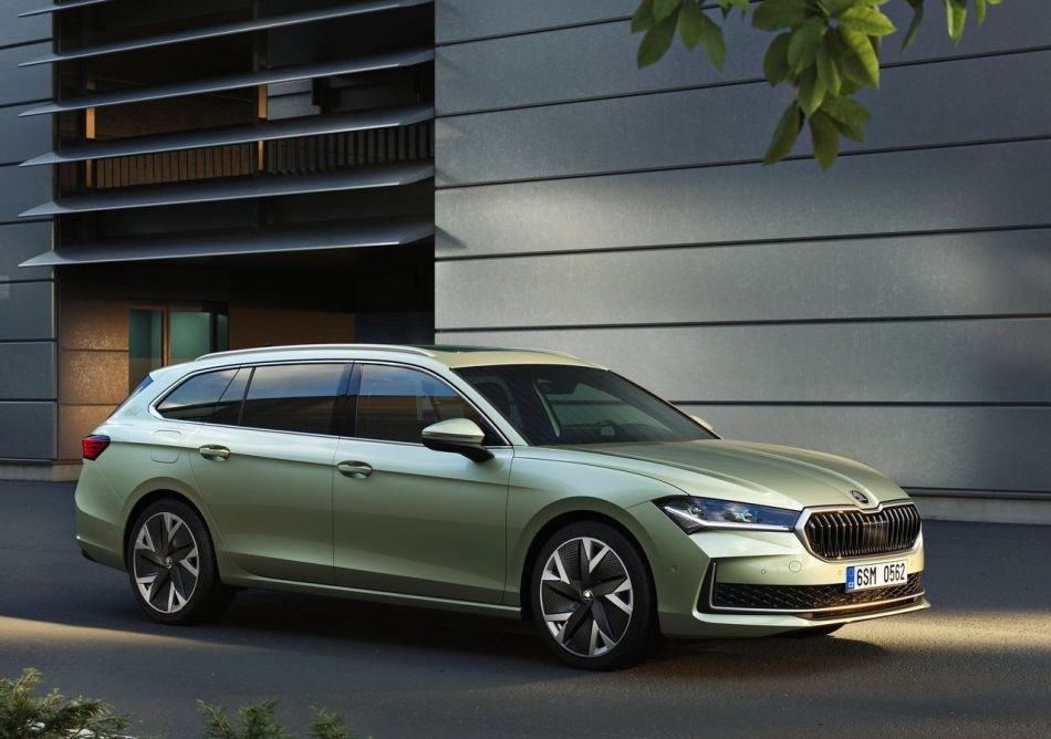 Test av Skoda Superb Combi 2024 kombi