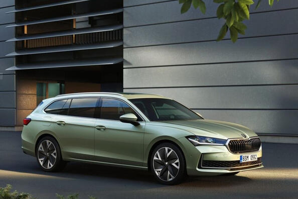 Test av Skoda Superb Combi 2024 kombi