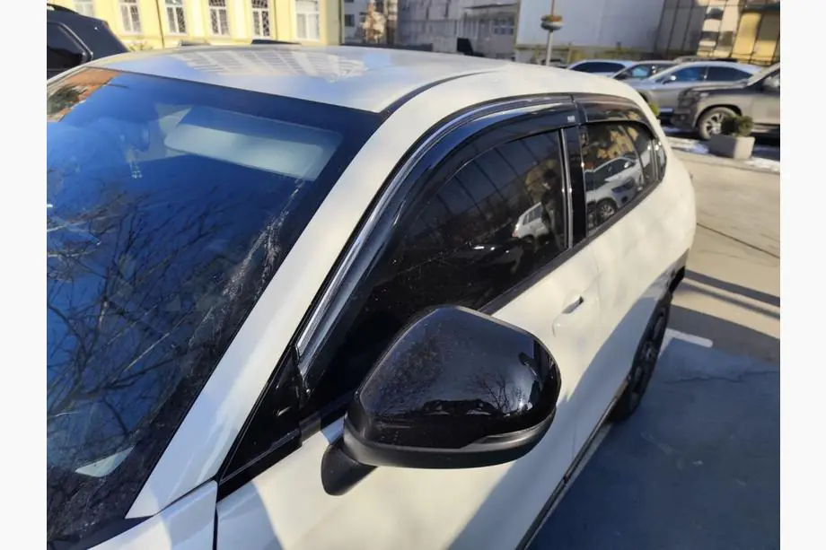 Honda eNP1 2022– Vindavvisare med kromlist (4 st, Niken) Foto 4