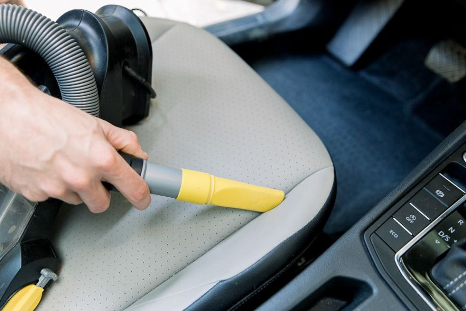 Så rengör du svåråtkomliga ställen i bilen