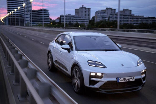 Test av andra generationen Porsche Macan Electric 2024