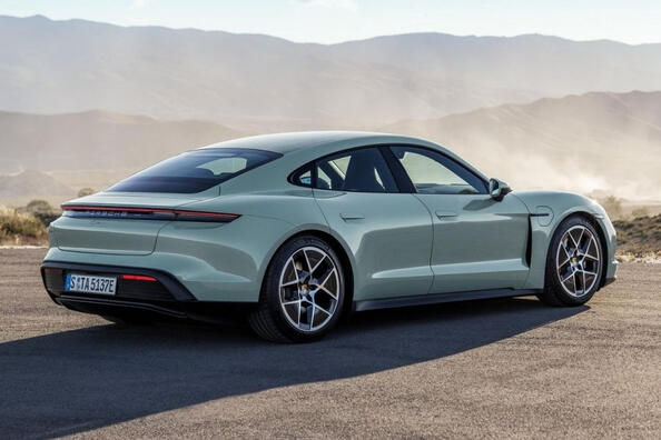 Uppdaterade Porsche Taycan 2024: snabb, lång räckvidd och ännu mer förfinad Foto 4