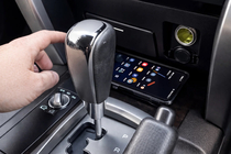 Toyota Land Cruiser 200 2007–2021 Sats för trådlös telefonladdning (2007-2015) foto 3