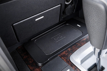Toyota Land Cruiser 200 2007–2021 Sats för trådlös telefonladdning (2007-2015) foto 1