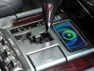 Lexus LX570/450d 2008–2022 Sats för trådlös telefonladdning (2007-2015) foto 2