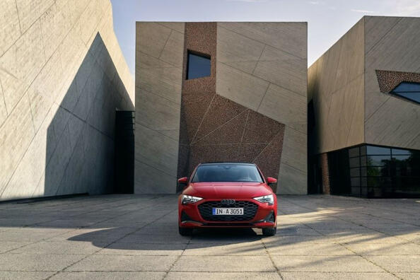 Uppdaterade Audi A3 Sedan 2024: utveckling av design och teknik Foto 2
