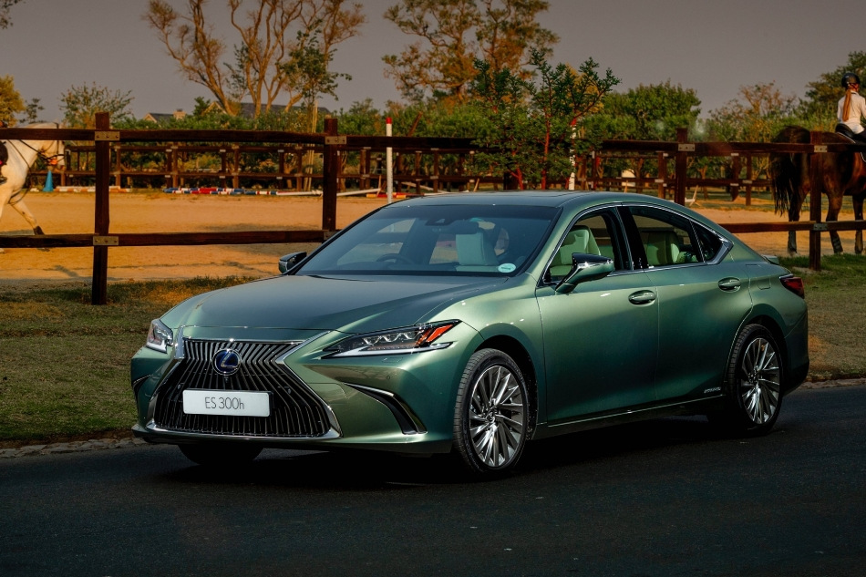 Lexus ES Hybrid: lyx och tystnad med eldrift