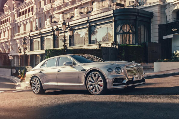 Bentley Flying Spur: lyxsedan som förenar tradition och teknik