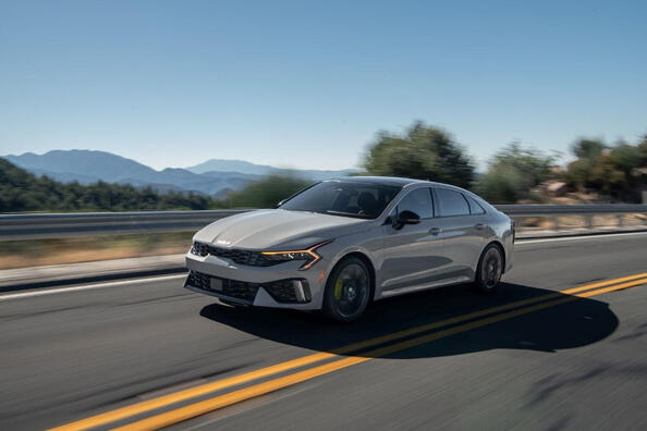 Kia K5 2023 recension: uppdaterad sedan i businessklassen