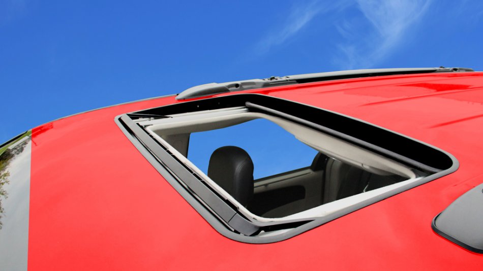Kan du själv montera en taklucka i bilen?