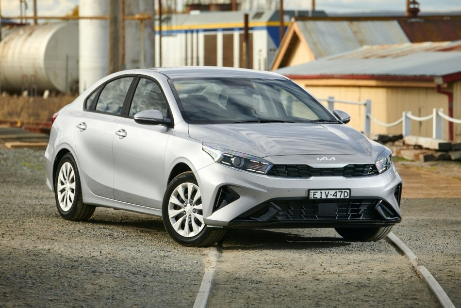 Test av den stilrena och praktiska stadssedanen KIA Cerato