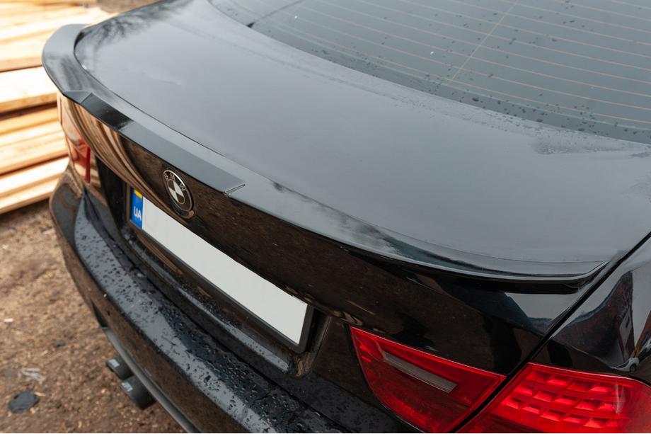 BMW 3-serie E90/E91 2005–2011 M4-Style spoiler (för E90, för lackering) Foto 1