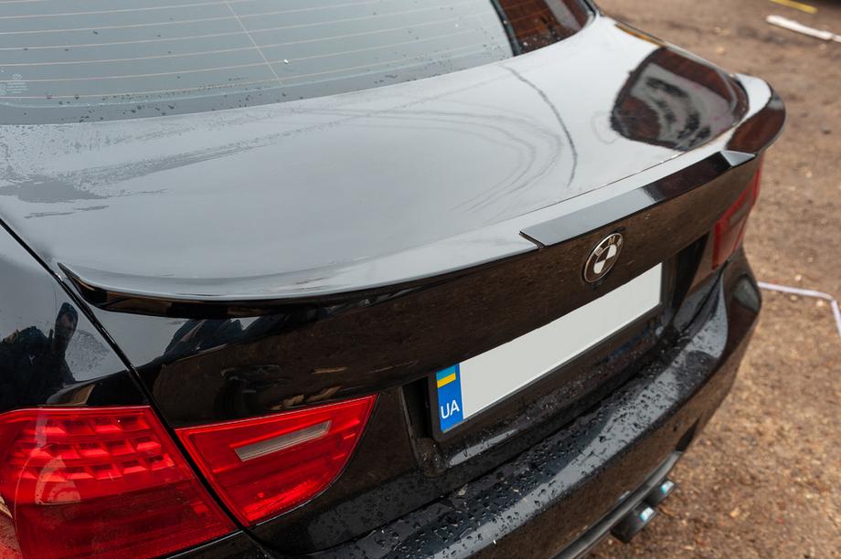 BMW 3-serie E90/E91 2005–2011 M4-Style spoiler (för E90, för lackering) Foto 2