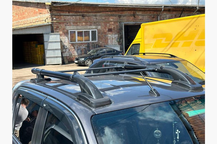 Toyota Hilux 2015– Takrails Shark (med tvärbalk) Image