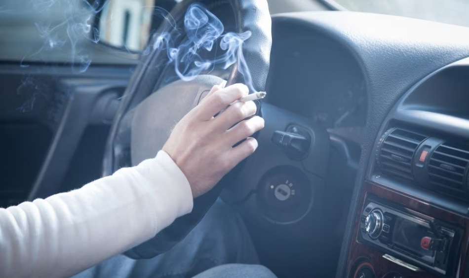 Så får du bort cigarettlukt i bilen