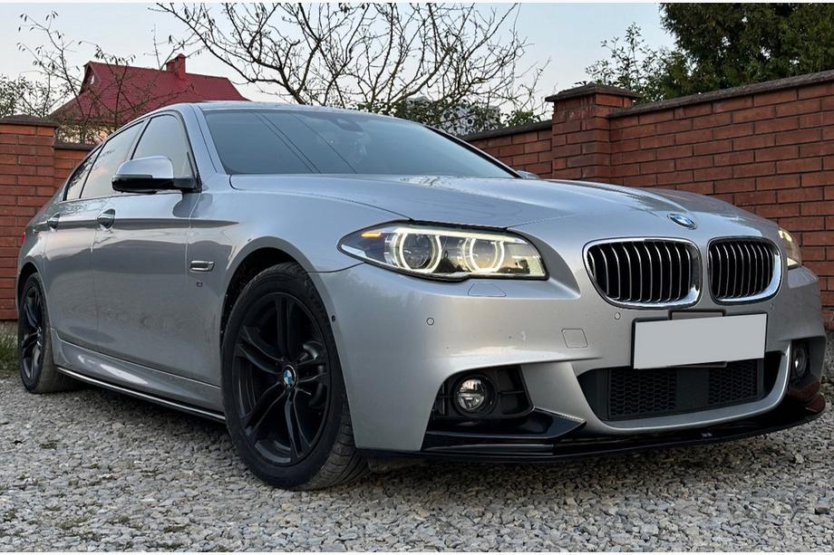 BMW 5-serien F10/F11 2010–2016 DPT V-1 tröskelförlängare (för M-Sport/M5 trösklar, svart högglans) Image