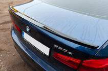 BMW 5-serien G30/G31 2017–2023 Spoiler M4-Style (svart högglans) foto 11