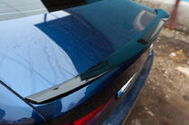 BMW 5-serien G30/G31 2017–2023 Spoiler M4-Style (svart högglans) foto 13