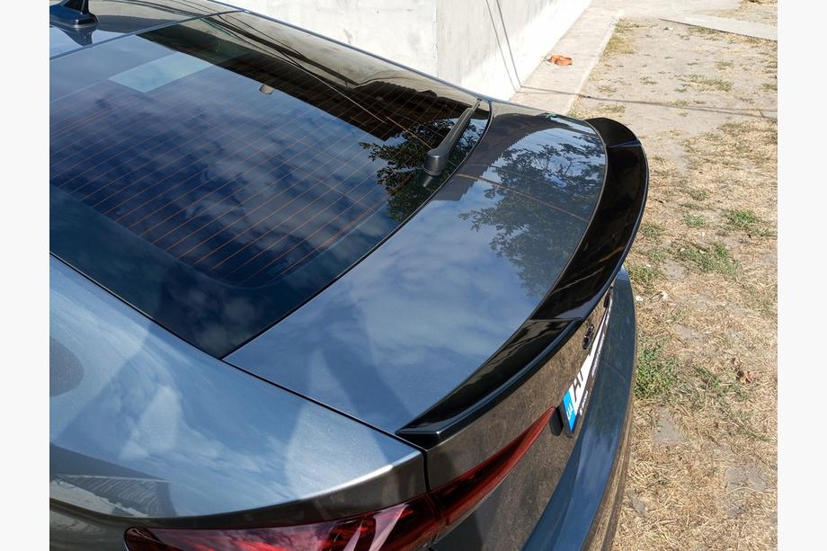 Skoda Octavia IV A8 2020– DPT spoiler (svart högglans) Foto 3