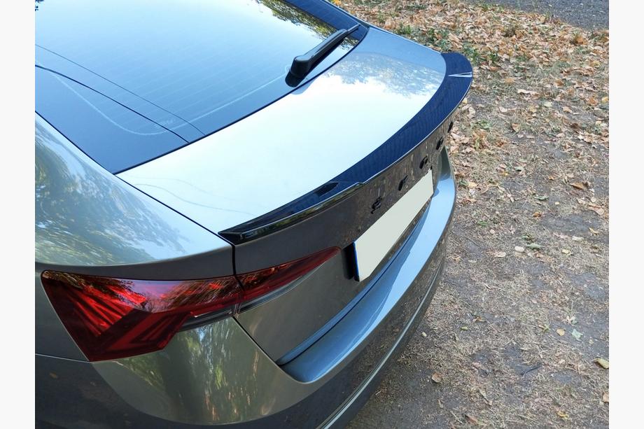 Skoda Octavia IV A8 2020– DPT spoiler (svart högglans) Foto 1