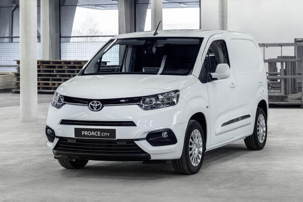 Test av den kompakta skåpbilen Toyota Proace City Van