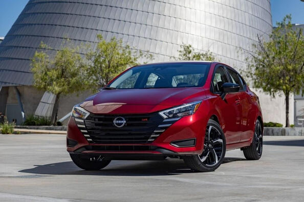 Test av uppdaterade Nissan Versa sedan