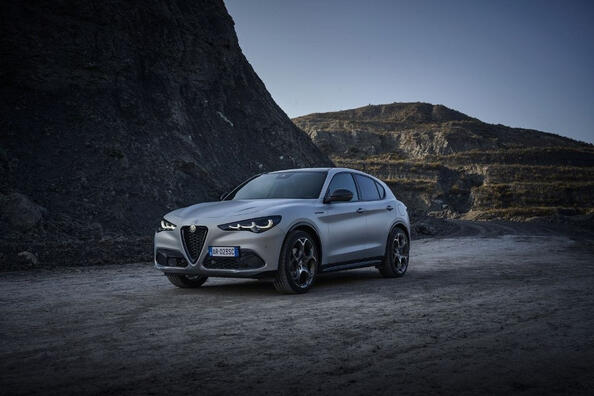Test av den uppdaterade italienska crossovern Alfa Romeo Stelvio