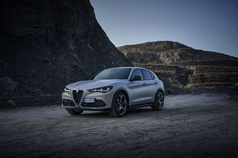 Test av den uppdaterade italienska crossovern Alfa Romeo Stelvio