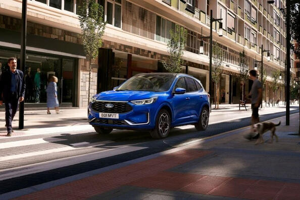 Ford Kuga 2024: uppdaterad crossover med nya möjligheter