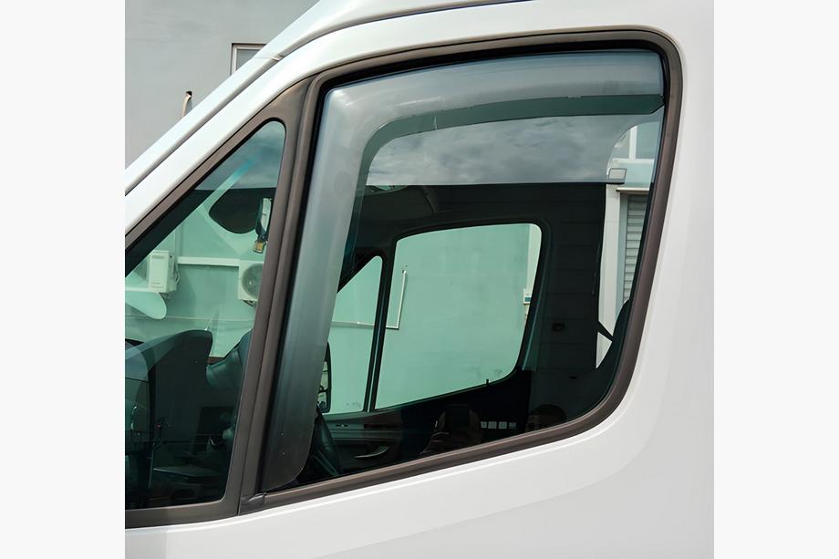 Mercedes Sprinter W907/W910 2018– Vindavvisare, insticksmodell (halvtransparenta, 2 st., Cagatay) Foto 1