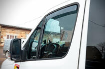 Volkswagen Crafter 2006–2016 Vindavvisare, insticksmodell (halvtransparenta, 2 st., Cagatay) foto 6