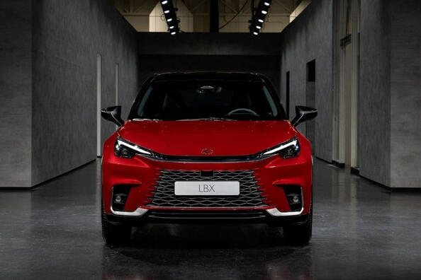 Test av Lexus LBX: elegant och teknisk kompakt crossover