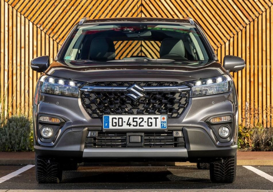 Vad erbjuder Suzuki S-Cross: översikt av specifikationer och utrustning