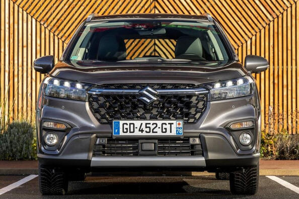 Vad erbjuder Suzuki S-Cross: översikt av specifikationer och utrustning