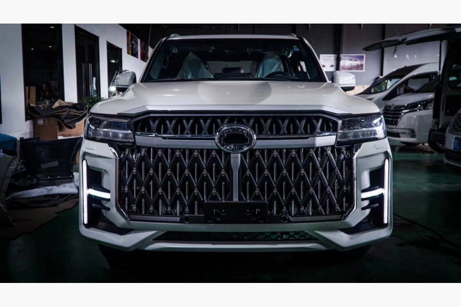 Toyota Land Cruiser 300 2021– VIP bodykit-sats Image