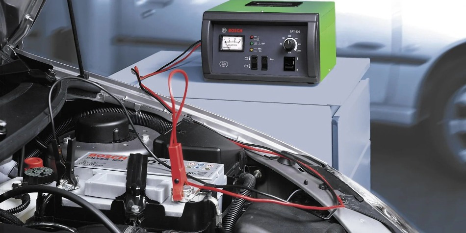 Varför bilbatteriet laddas långsamt: orsaker och lösningar
