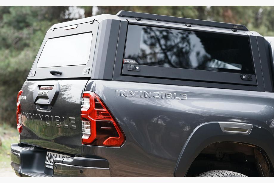 Toyota Hilux 2015– Flakkåpa Omcap Image