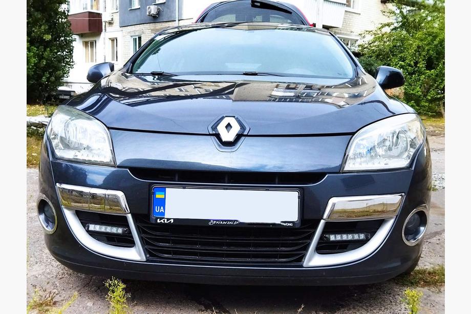 Renault Megane III 2009–2016 Hörnlist till främre stötfångare 2008-2011 (rostfritt stål) Image