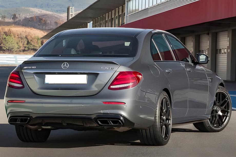 Mercedes E-klass W213 2016–2023 Bakre diffuser med avgasutblås E63-Design Black (för AMG/AMG-Line 2016-2020) Image