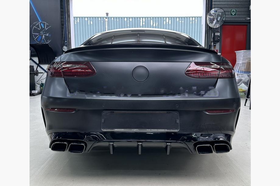 Mercedes E-class coupé C238 2016–2024 Bakre diffuser Black med avgasändrör Black (AMG63 Design) Image