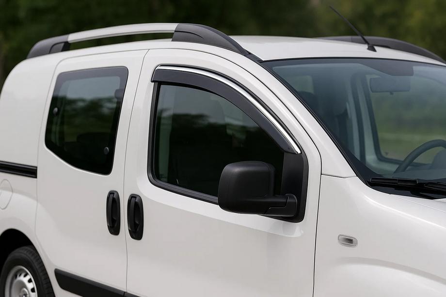 Fiat Fiorino/Qubo 2008–2024 Vindavvisare för sidorutor med kromlist Niken Luxury (2 st) Image